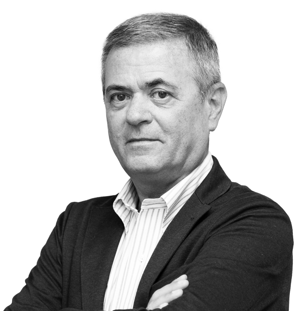 «La reliquia del corpo che sopravvive alla sua epoca, alle ragioni che lo hanno fatto icona, è ancora uno scrigno di segreti, di misteri, di significati.» La mummia di Lenin secondo Ezio Mauro